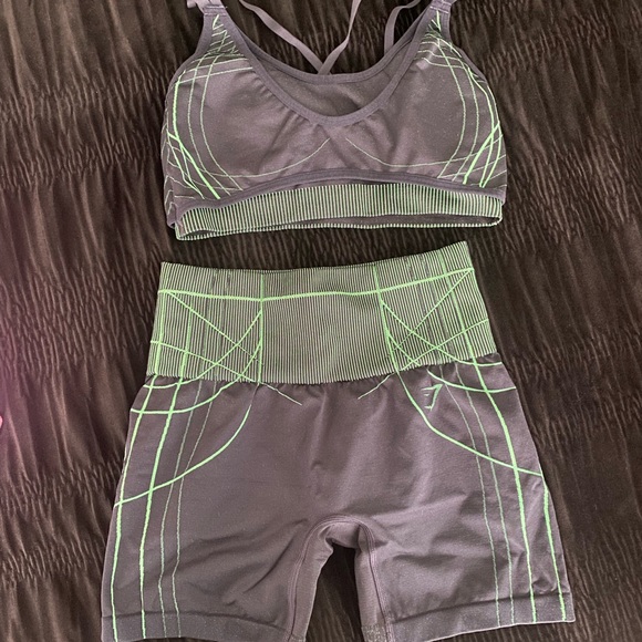 Apex Seamless Shorts and Bra Set - Picture 5 of 6